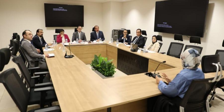 شاهد الان - الصحة: لجنة تقييم أداء مديري ووكلاء المديريات تبدأ إجراء المقابلات الشخصية للمرشحين على مناصب مديري ووكلاء المديريات - تواصل نيوز