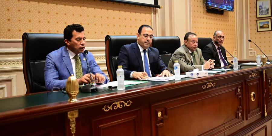 شاهد الان - أشرف صبحي  : لجنة الرياضة  بالبرلمان تقوم بالدور الأهم والمحوري في تذليل كافة الصعوبات التي تواجه الشباب المصري والرياضة المصرية - تواصل نيوز