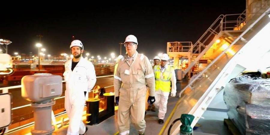 عاجل وحصرى - وزير البترول يتفقد ميناء الإسكندرية لمتابعة أعمال تجهيز سفينة التغييز - تواصل نيوز