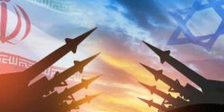 شاهد .. الدكتور صريح صالح القاز يوضح النتائج المتوقعة في حال تدخل أمريكا في الحرب الإسرائيلية الإيرانية - تواصل نيوز