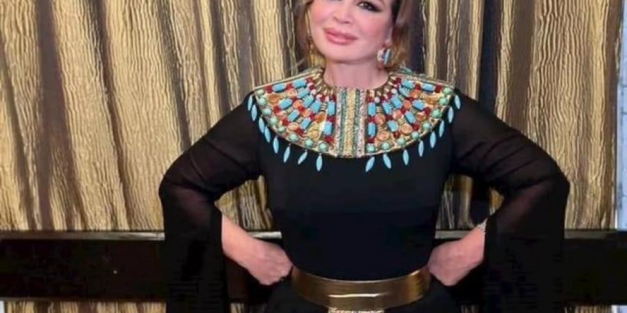 حصري فقط على تواصل نيوز - إلهام شاهين، تألق فرعوني معاصر وتسريحة شعر ملكية - تواصل نيوز