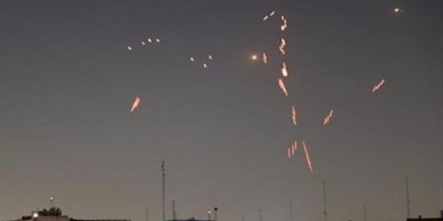 حصري فقط على تواصل نيوز - وكالة "تسنيم": تدمير طائرتين مسيرتين إسرائيليتين في سماء باقرشهر شمالي إيران - تواصل نيوز