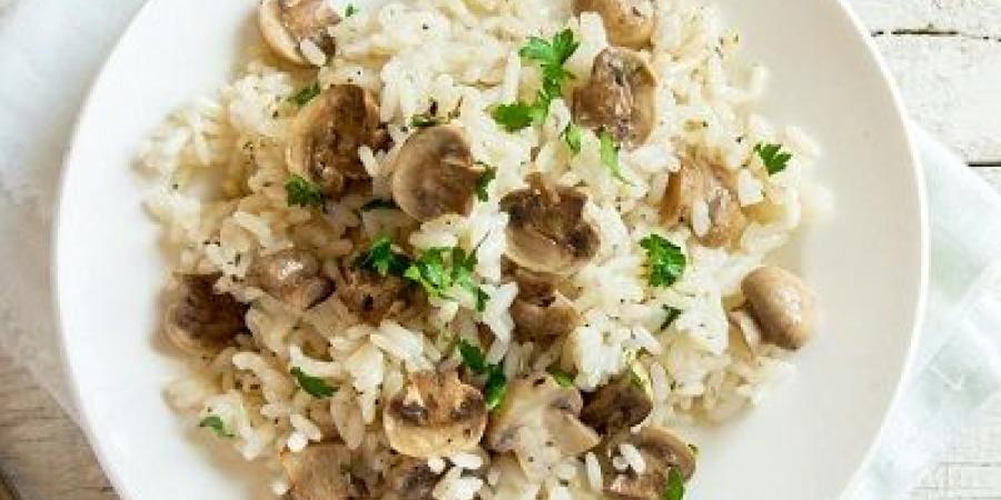 عاجل وحصرى - طريقة لطبق إيطالي شهي وصحي .. ريزوتو الفطر الكريمي - تواصل نيوز