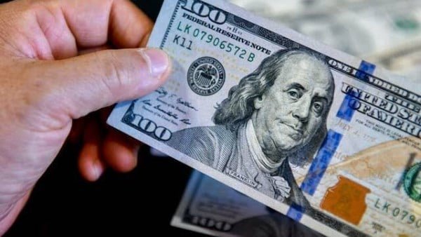 أكبر مؤسسة مالية في اليابان تفاجئ الأسواق بتوقعات سعر الدولار في مصر خلال الفترة المقبلة