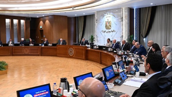 ارتفاع النفط إلى 117 دولار يضغط على الموازنة والحكومة تتحرك لتأمين السلع والطاقة