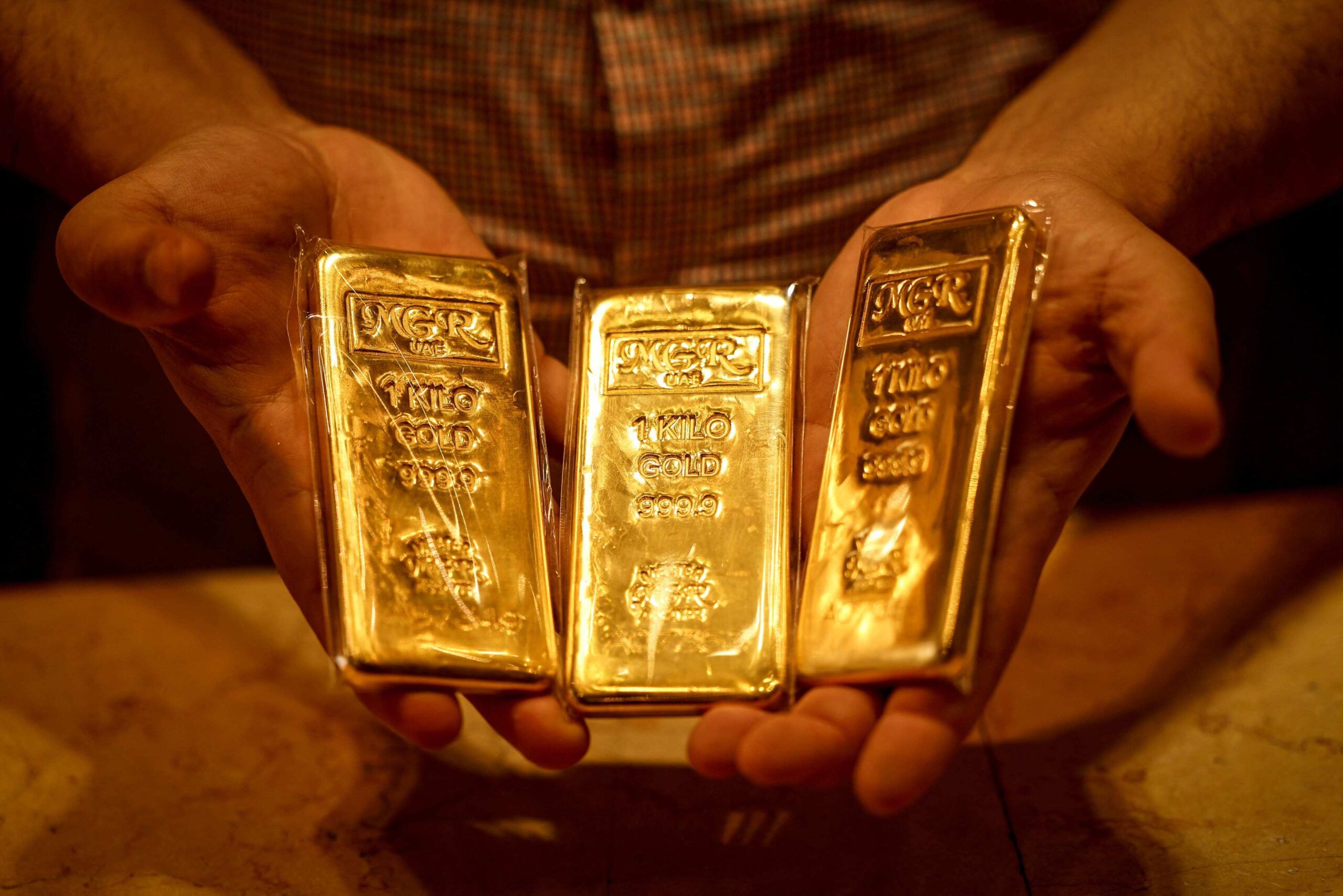 الذهب يتجاوز 4000 دولار للأوقية ويعوض جزءا من خسائره