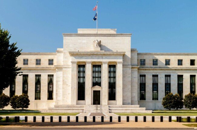 تثبيت أم رفع الفائدة الأسواق تتطلع لقرار الفيدرالي الأمريكي الأربعاء المقبل وتأثيره على الأسواق العالمية