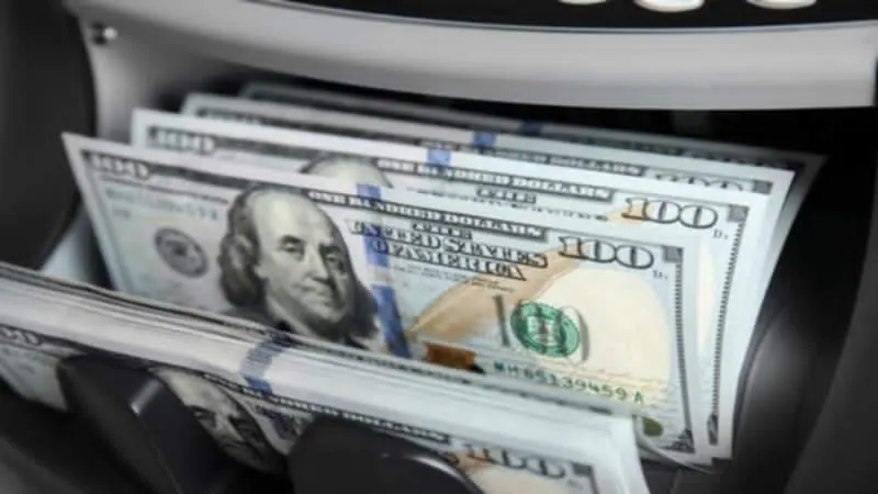 تجاوز سعر الدولار 55 جنيها في تعاملات اليوم الخميس