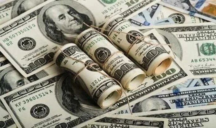 تحرك سعر الدولار أمام الجنيه في منتصف تعاملات اليوم الخميس وسط تقلبات ملحوظة في السوق المالي