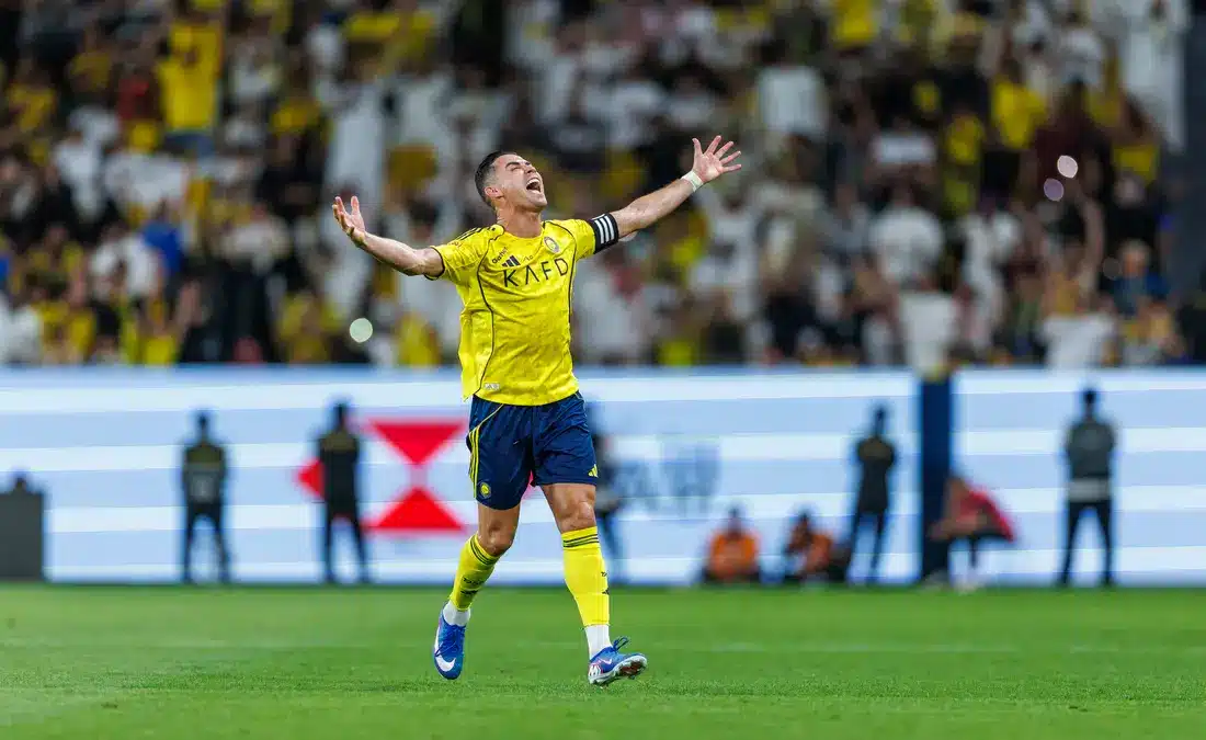 جماهير النصر في حالة ترقب: لغز إشارة رونالدو يثير التكهنات ويشعل مواقع التواصل