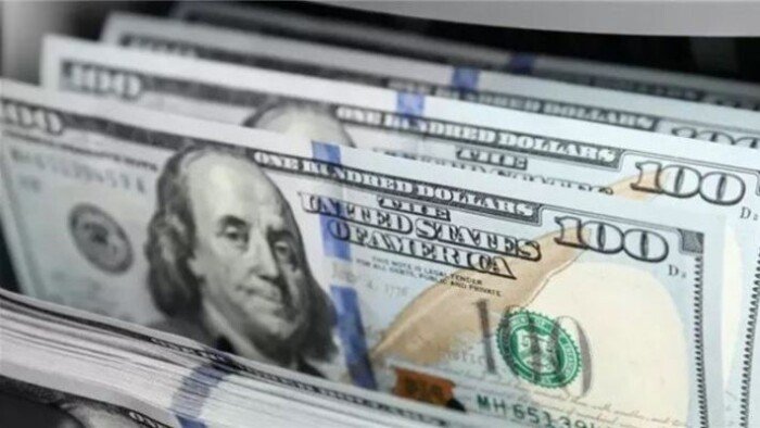 رغم تقلبات سوق الصرف سعر الدولار يتراجع أمام الجنيه ويبقى فوق 56 جنيهًا بأسعار مستقرة ومراقبة مستمرة