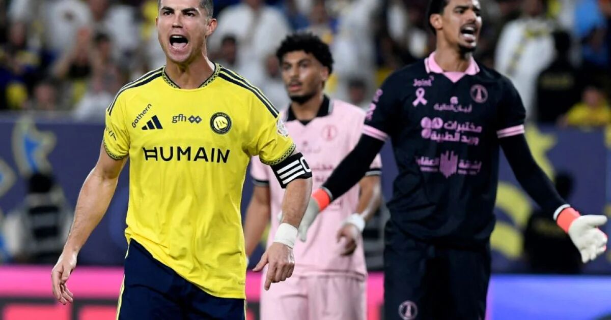 رونالدو يقود النصر لهزيمة الخلود بخماسية ويقترب من هدفه الألف التاريخي