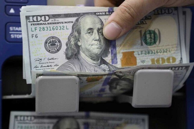 سعر الدولار مقابل الجنيه المصري اليوم الجمعة يتجاوز 55 جنيهًا