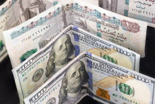 سعر الدولار يتجاوز 56 جنيهًا والجنيه المصري يسجل أدنى مستوى له في التداولات الأخيرة