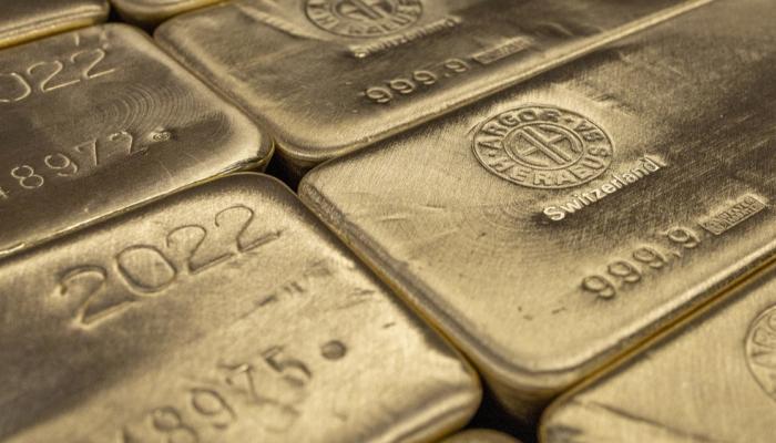 سعر الذهب اليوم يرتفع بانتظار قرار الفائدة الأمريكية