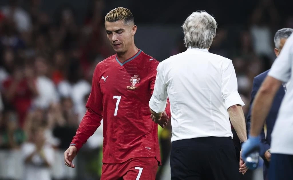 عودة رونالدو المفاجئة تضيء طريق المنتخب البرتغالي للمسابقات الكبرى