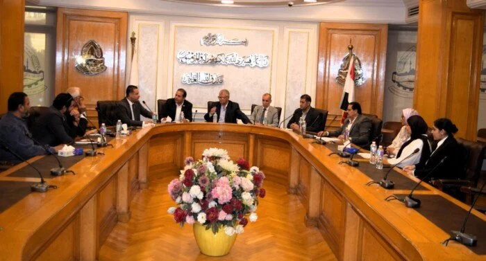 غرفة القاهرة تبحث مع وزارة العمل والتأمينات الاجتماعية تسهيل الإجراءات لشركات حماية البيئة